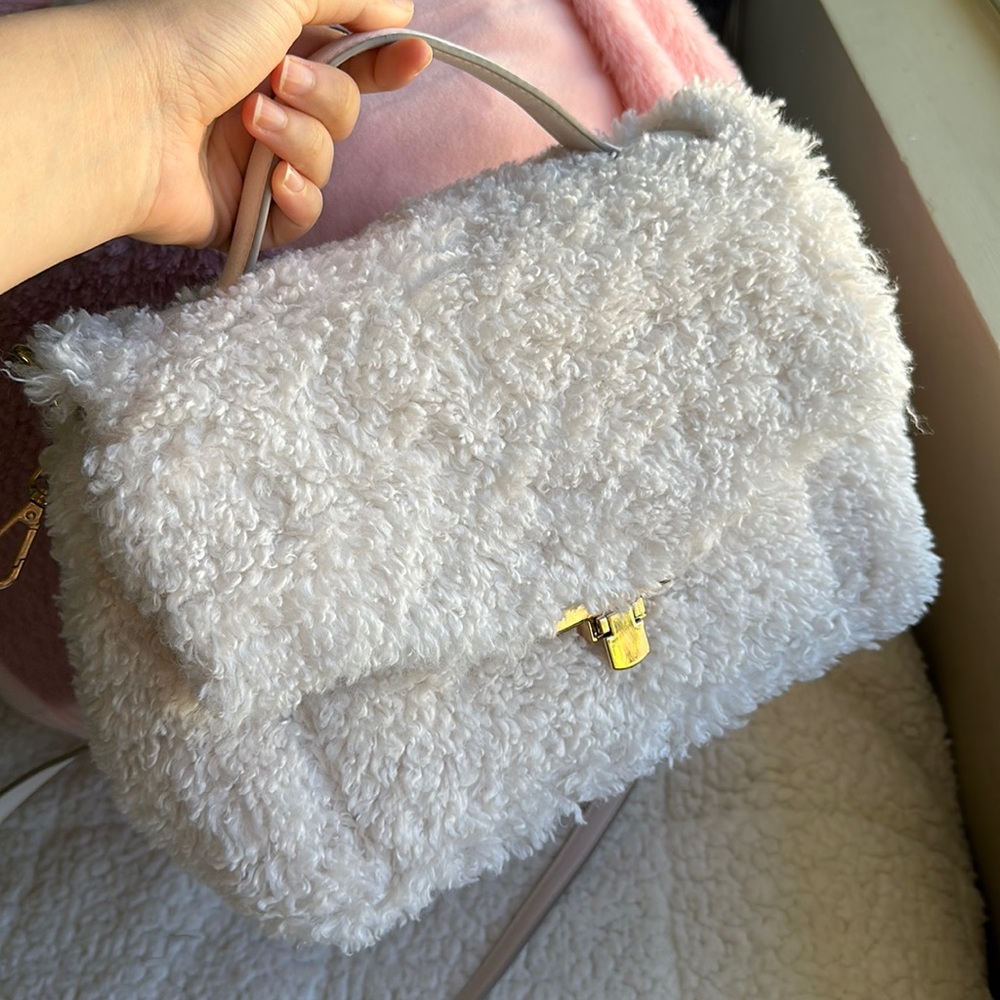 FLUFFY WHITE BAG